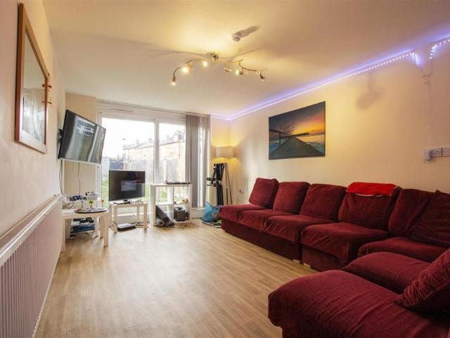 8 bedroom house to rent