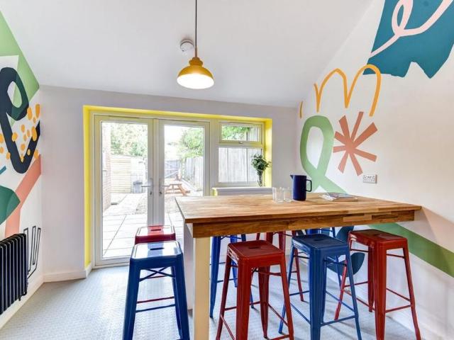 8 bedroom house to rent