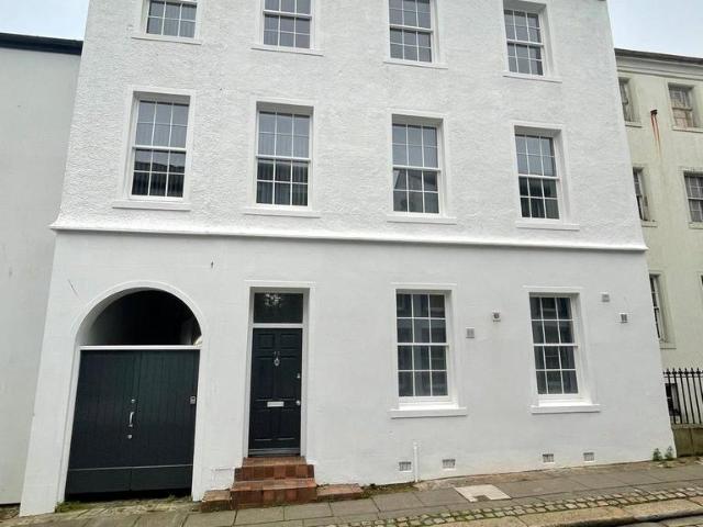 8 bedroom house to rent