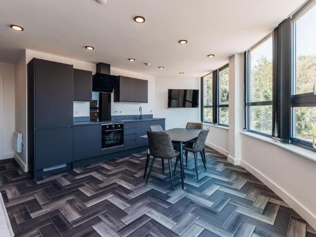 8 bedroom house to rent