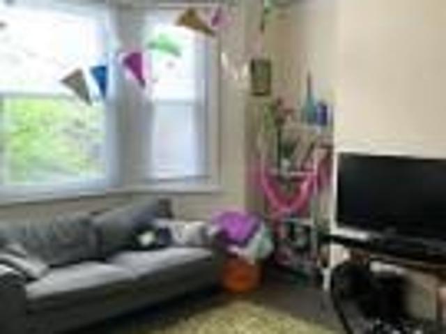 8 bedroom house to rent