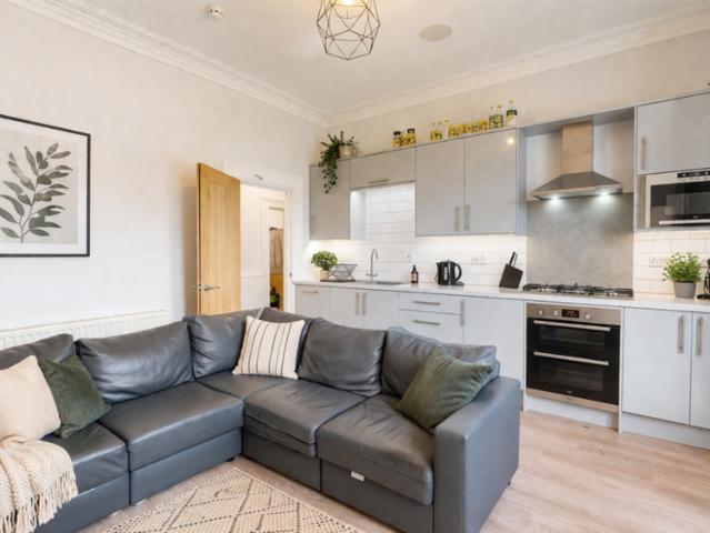 8 bedroom house to rent