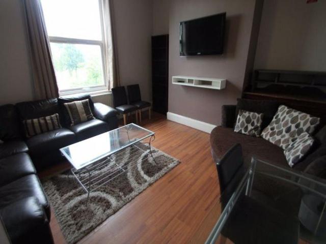 8 bedroom house to rent