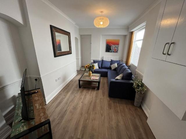 8 bedroom house to rent