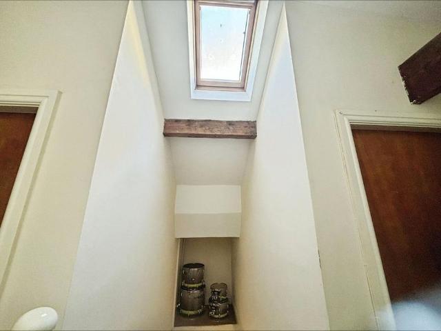 8 bedroom house to rent