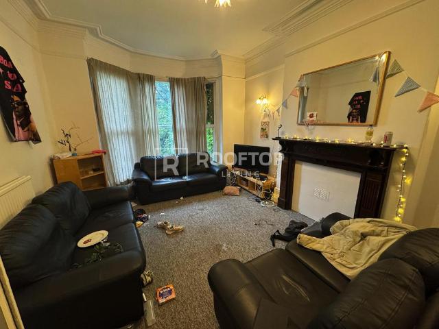 8 bedroom house to rent