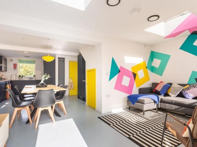 8 bedroom house to rent
