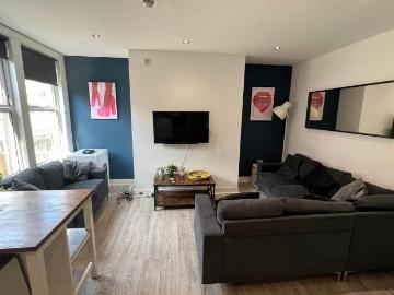 8 bedroom house to rent
