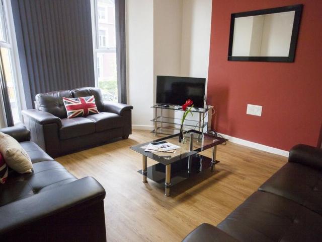 8 bedroom house to rent