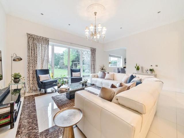 8 bedroom house to rent
