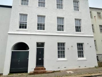 8 bedroom house to rent