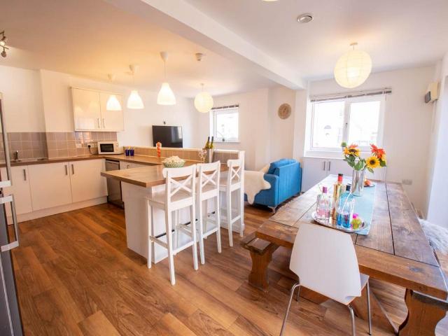 8 bedroom house to rent