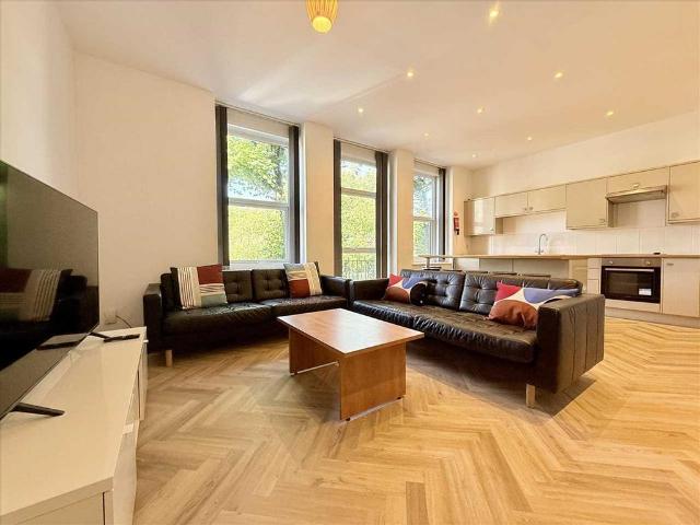 8 bedroom house to rent