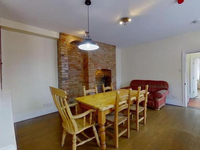 8 bedroom house to rent