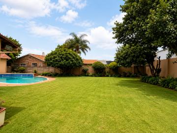 8 Bedroom House To Rent in Bedfordview