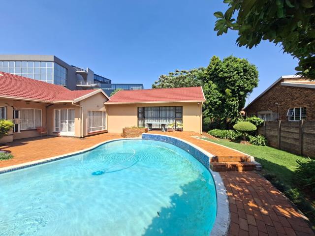 8 Bedroom Home to Rent in Bedfordview