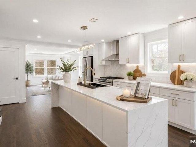 8 bedroom, Hasbrouck Heights NJ 07604 105680913