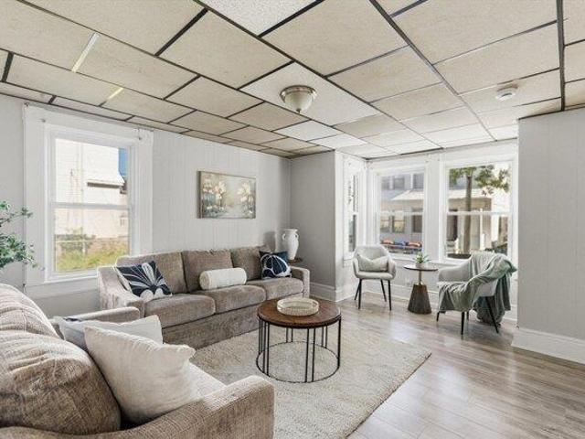 8 bedroom, New Bedford MA 02744 104849246