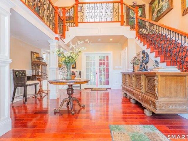 8 bedroom, Newtown CT 06470 105478001