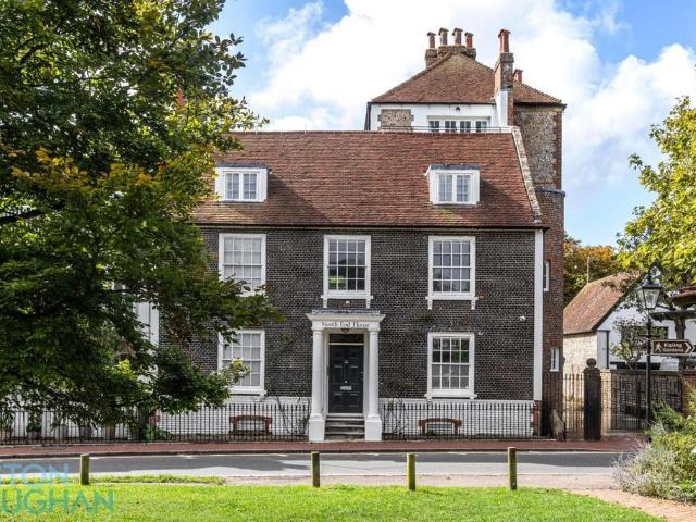8 bedroom semi detached house to rent