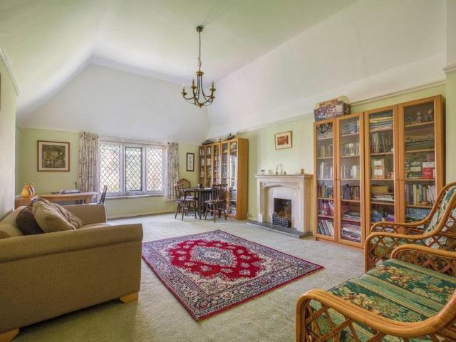8 bedroom semi detached house to rent