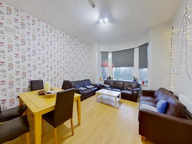 8 bedroom semi detached house to rent