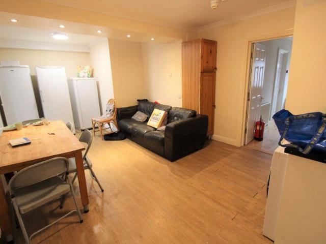 8 bedroom Semi detached house to rent
