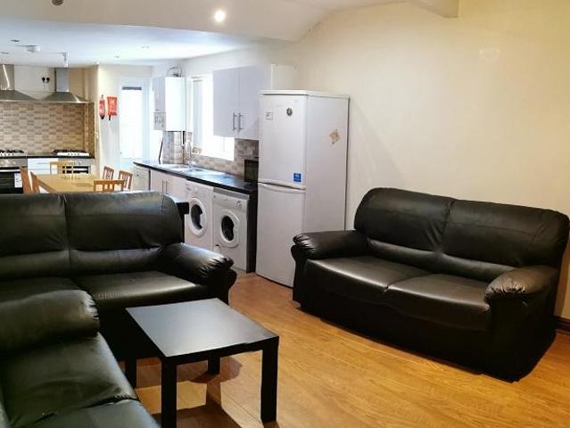 8 bedroom semi detached house to rent