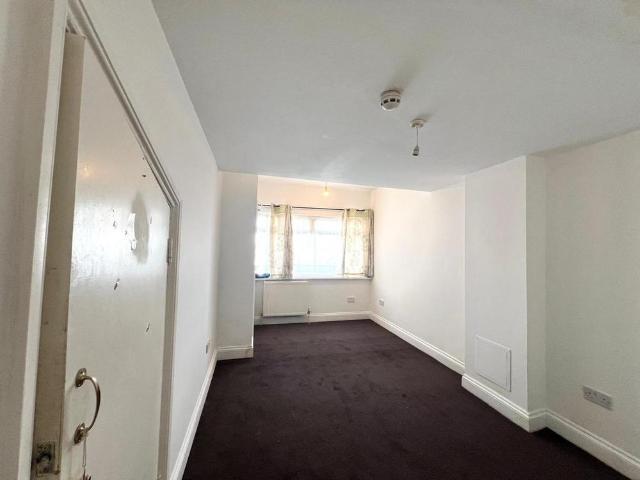 8 bedroom semi detached house to rent