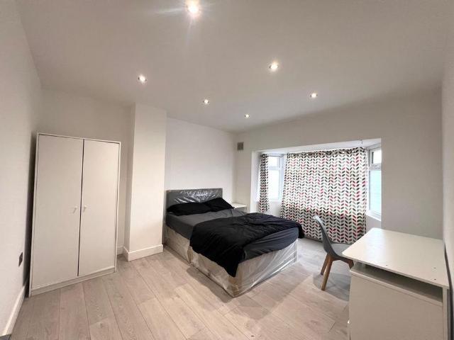 8 bedroom semi detached house to rent