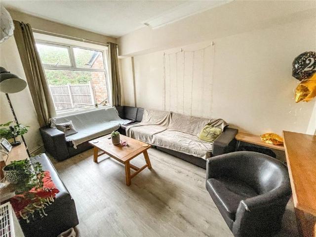 8 bedroom semi detached house to rent