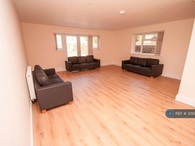 8 bedroom semi detached house to rent