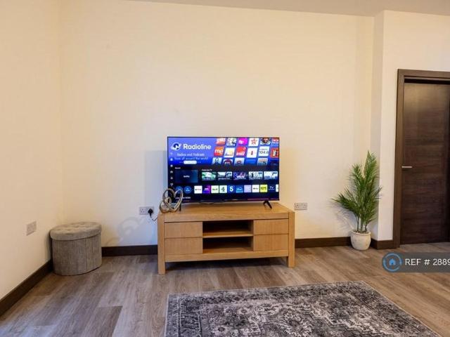 8 bedroom semi detached house to rent
