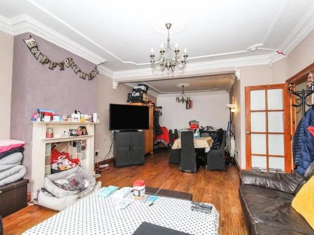 8 bedroom semi detached house to rent