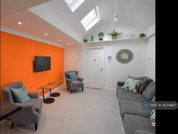 8 bedroom semi detached house to rent