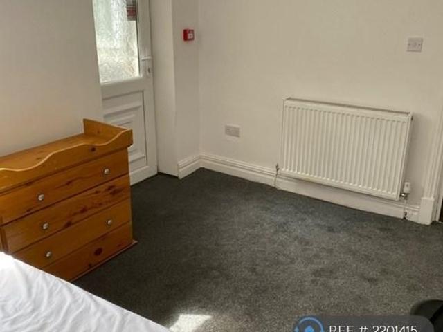 8 bedroom semi detached house to rent