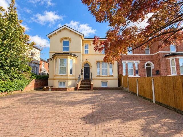 8 bedroom semi detached house for sale