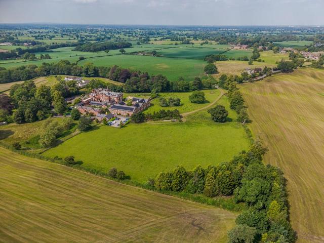 8 bedroom house for sale
