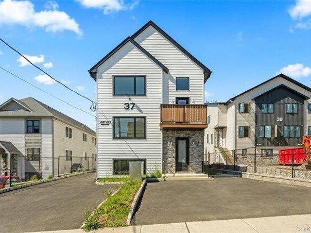 8 bedroom, Spring Valley NY 10977 105204817