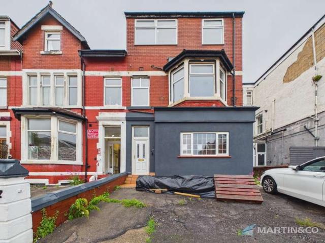 8 Bedroom Studio Flat