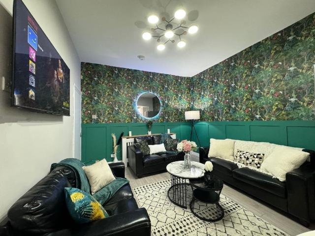 8 bedroom property to let in 138 Raddlebarn Road £792 pw