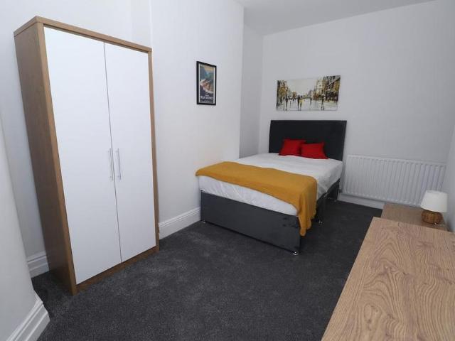8 bedroom property to rent
