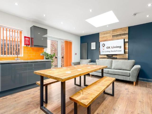 8 bedroom property to rent