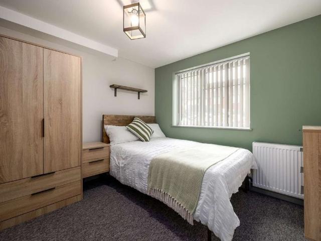 8 bedroom property to rent