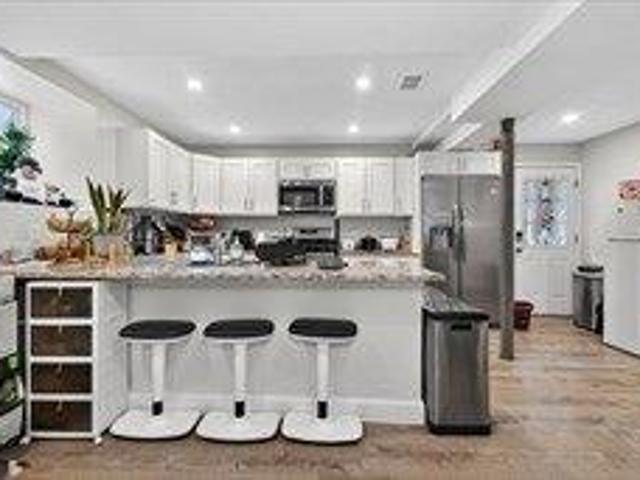 8 bedroom, Revere MA 02151 105423869