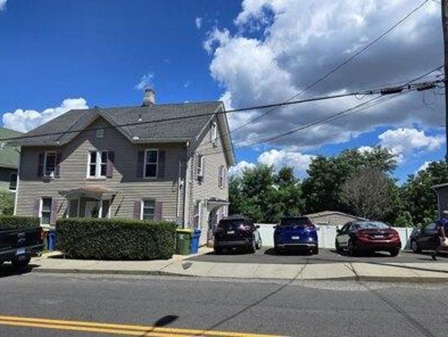 8 bedroom, Waterbury CT 06708 105414823