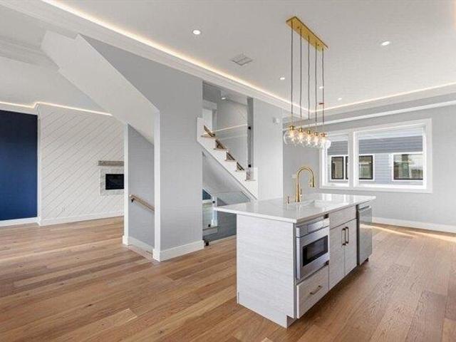 8 bedroom, Waltham MA 02453 105383137