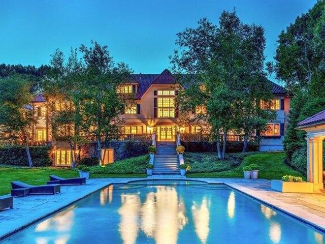 8 bedroom, Westwood MA 02090 105513345