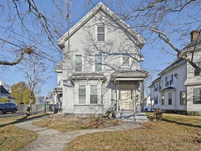 8 bedroom, Whitman MA 02382 105630257