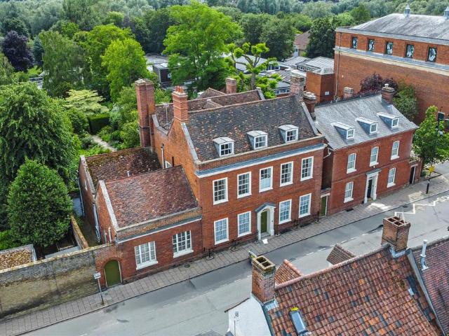 8 bedroom detached house for sale